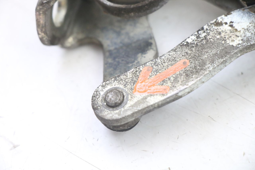 photo de CALE PIED ARRIERE GAUCHE PIAGGIO VESPA GRANTURISMO 125 (2003 - 2007)