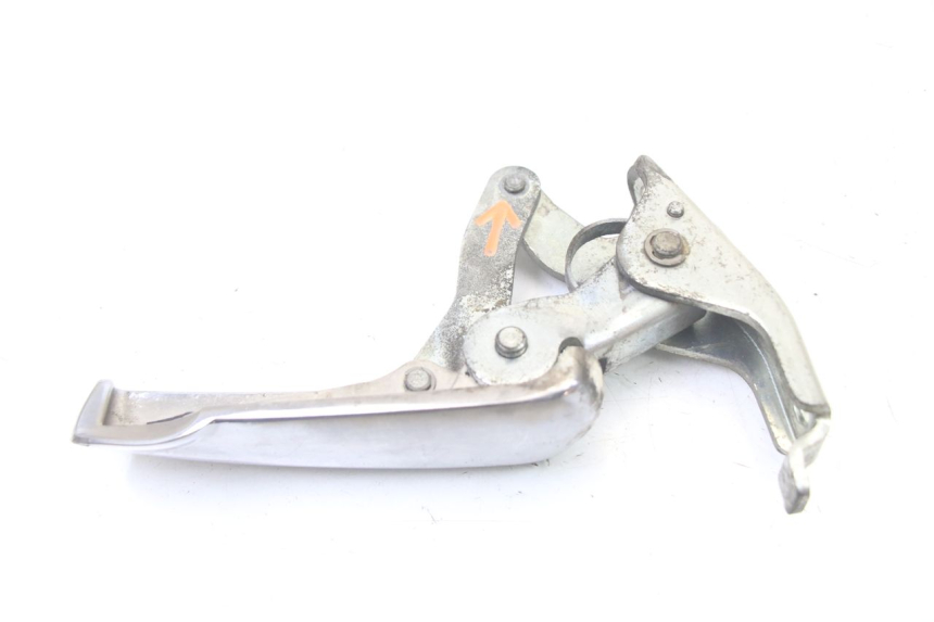 photo de CALE PIED ARRIERE GAUCHE PIAGGIO VESPA GRANTURISMO 125 (2003 - 2007)