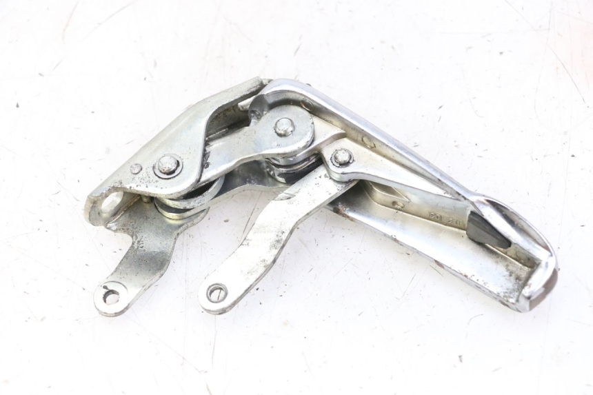 photo de CALE PIED ARRIERE GAUCHE PIAGGIO VESPA GRANTURISMO 200 (2004 - 2005)