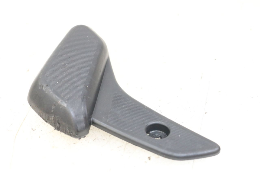 photo de CALE PIED ARRIERE GAUCHE PIAGGIO VESPA PRIMAVERA 4T 50 (2021 - 2024)