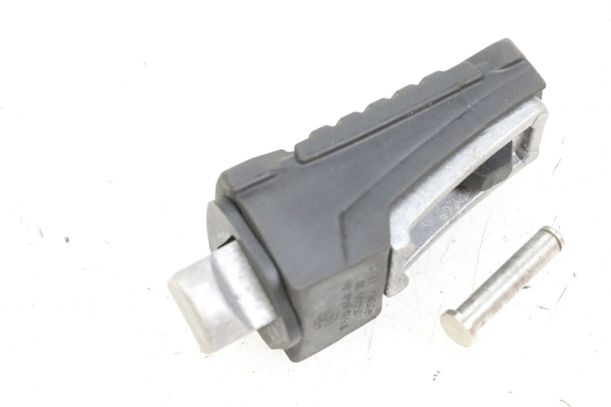 photo de CALE PIED ARRIERE GAUCHE BMW R GS 1250 (2021 - 2024) - Gros plan technique
