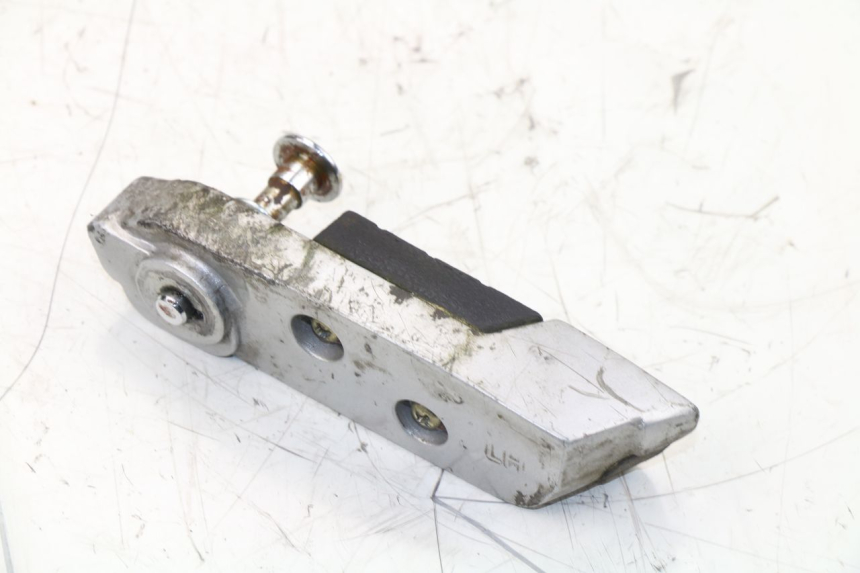 photo de CALE PIED ARRIERE GAUCHE DAELIM S3 125 (2010 - 2017)