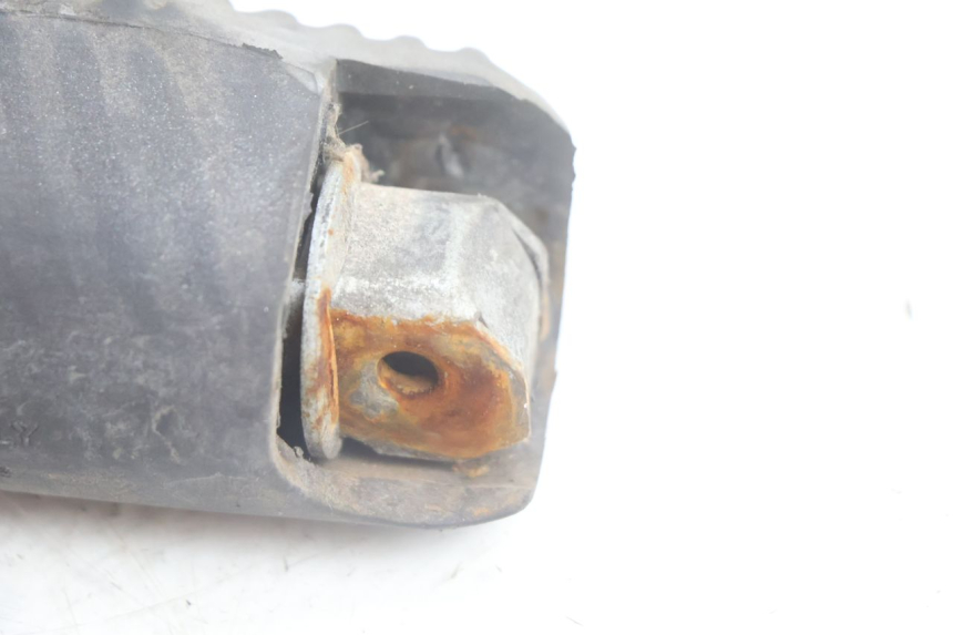 photo de CALE PIED ARRIERE GAUCHE APRILIA SCARABEO GT 125 (1999 - 2007) - Autre angle de vue