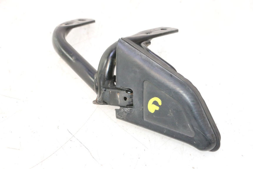 photo de CALE PIED ARRIERE GAUCHE HONDA SH 125 (2001 - 2003) - Autre angle de vue