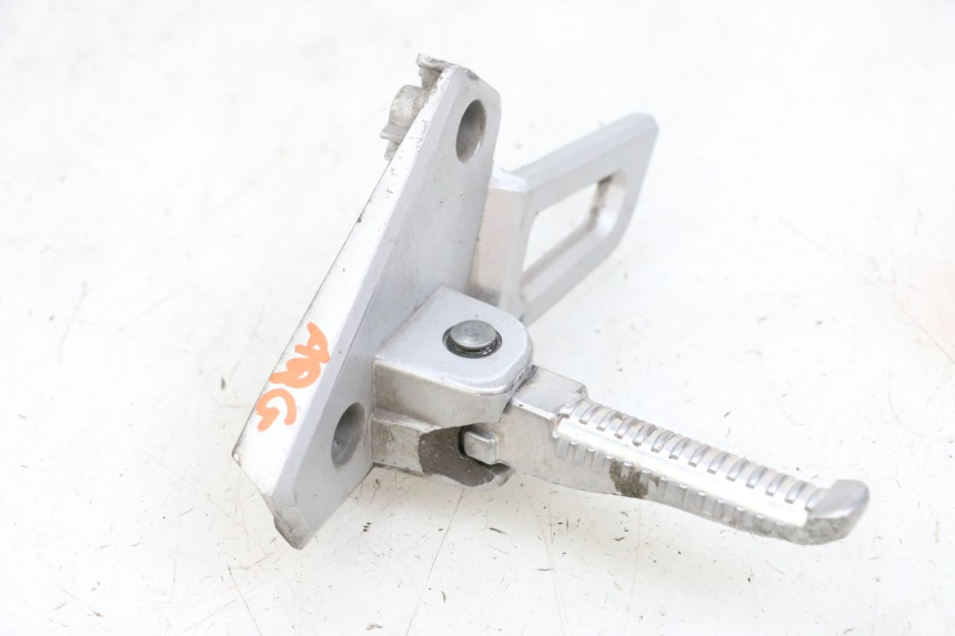 photo de CALE PIED ARRIERE GAUCHE PEUGEOT SPEEDFIGHT 4 4T EFI 50 (2021 - 2025) - Vue principale