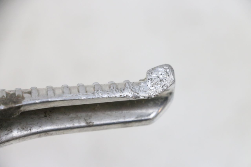 photo de CALE PIED ARRIERE GAUCHE PEUGEOT SPEEDFIGHT 4 4T EFI 50 (2021 - 2025) - Vue d’ensemble