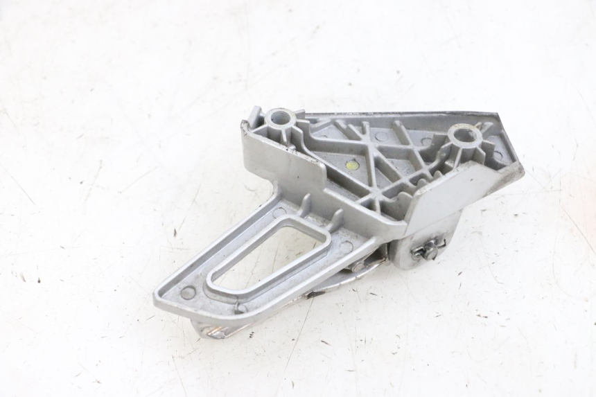 photo de CALE PIED ARRIERE GAUCHE PEUGEOT SPEEDFIGHT 4 4T EFI 50 (2021 - 2025) - État de surface