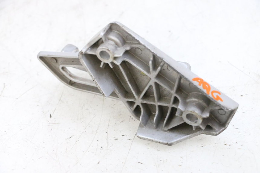 photo de CALE PIED ARRIERE GAUCHE PEUGEOT SPEEDFIGHT 4 4T EFI 50 (2021 - 2025) - Pièce contrôlée