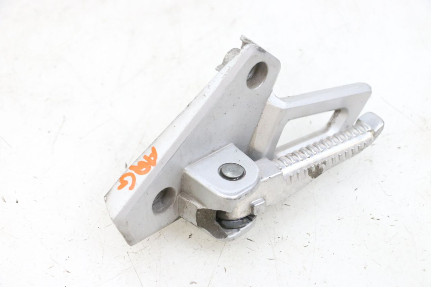 photo de CALE PIED ARRIERE GAUCHE PEUGEOT SPEEDFIGHT 4 4T EFI 50 (2021 - 2025) - Marquages et références