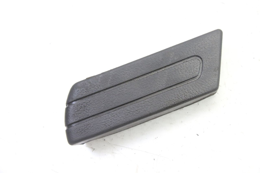 photo de CALE PIED ARRIERE GAUCHE PIAGGIO SUPER LX 125 (2000 - 2003)