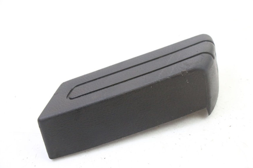 photo de CALE PIED ARRIERE GAUCHE PIAGGIO SUPER LX 125 (2000 - 2003)