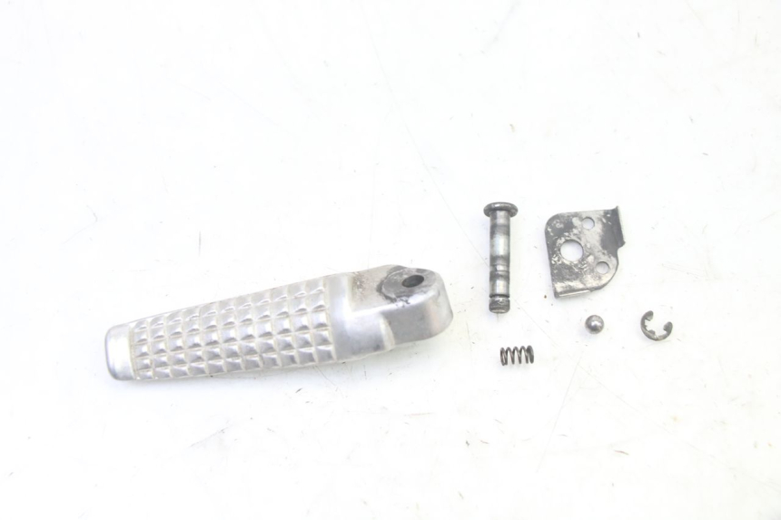 photo de CALE PIED ARRIERE GAUCHE SUZUKI SV S 650 (2003 - 2009)