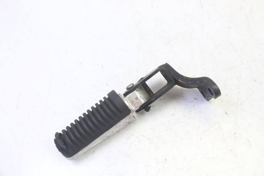photo de CALE PIED ARRIERE GAUCHE YAMAHA X-MAX XMAX 250 (2006 - 2009)