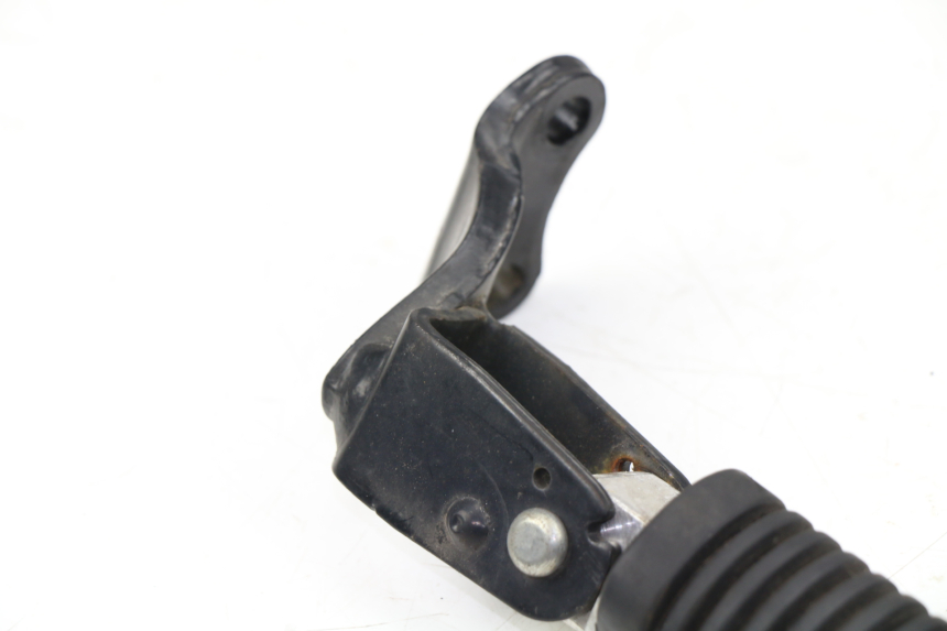 photo de CALE PIED ARRIERE GAUCHE YAMAHA X-MAX XMAX 250 (2006 - 2009)
