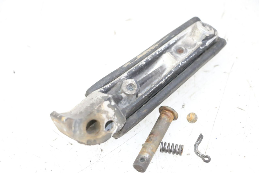 photo de CALE PIED ARRIERE GAUCHE YAMAHA XJN DIVERSION 600 (2000 - 2003)
