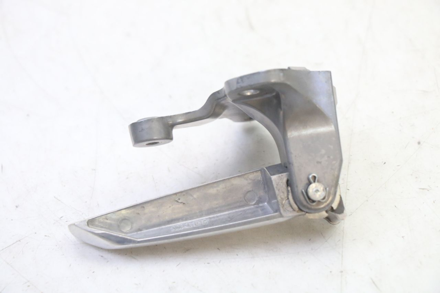 photo de CALE PIED ARRIERE GAUCHE YAMAHA XMAX X-MAX 125 (2021 - 2025)
