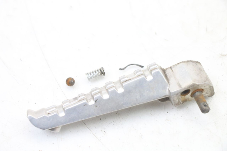 photo de CALE PIED ARRIERE GAUCHE YAMAHA X-MAX XMAX ABS 250 (2010 - 2014)