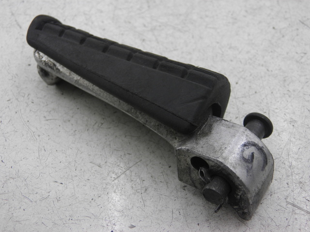 photo de CALE PIED ARRIERE GAUCHE YAMAHA XJS DIVERSION 600 (2000 - 2003)