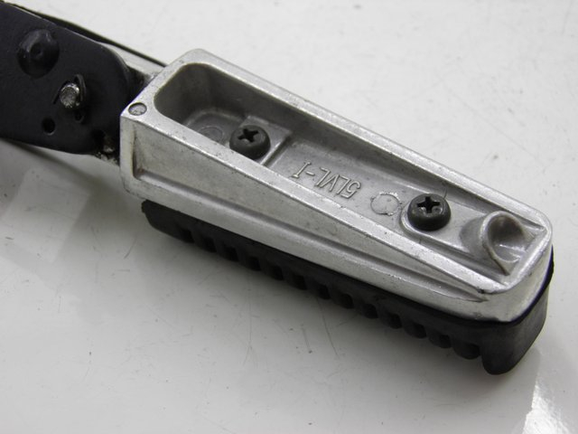 photo de CALE PIED ARRIERE GAUCHE YAMAHA XMAX X-MAX 125 (2006 - 2009)