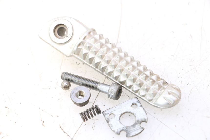 photo de CALE PIED ARRIERE GAUCHE YAMAHA YZF R6 600 (2008 - 2009) - Vue principale