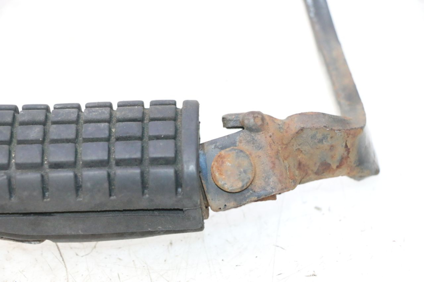photo de CALE PIED AVANT DROIT HONDA CB TWO FIFTY 250 (1991 - 2002) - Marquages et références