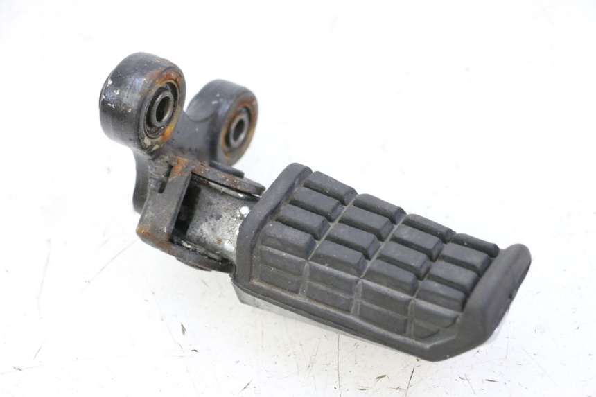 photo de CALE PIED AVANT DROIT YAMAHA FJ 36Y 1100 (1984 - 1985)