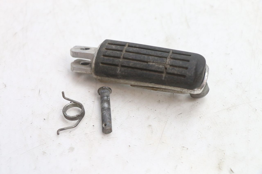 photo de CALE PIED AVANT DROIT YAMAHA FJR 1300 (2001 - 2005) - Vue principale