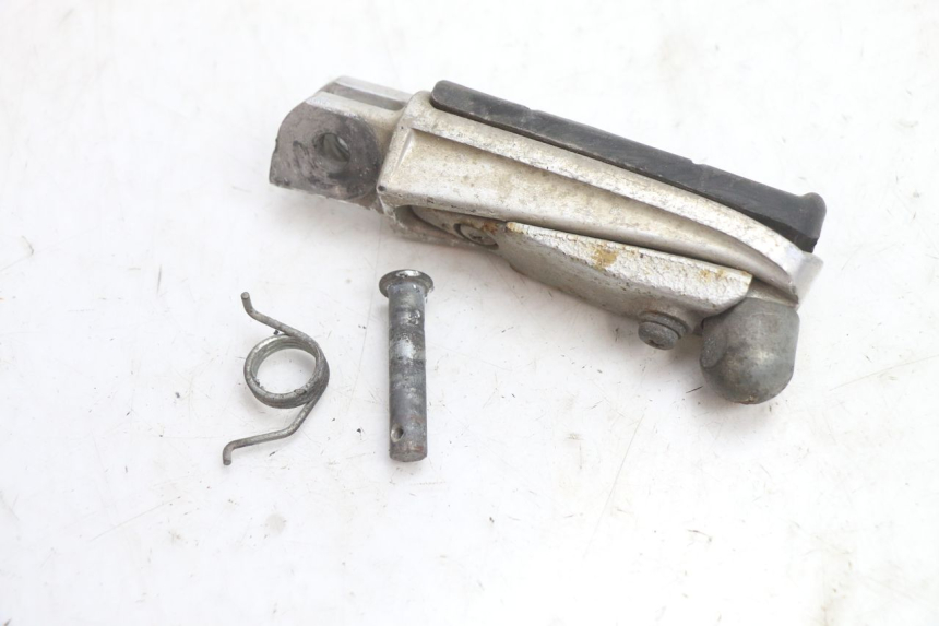 photo de CALE PIED AVANT DROIT YAMAHA FJR 1300 (2001 - 2005) - Détail de la pièce