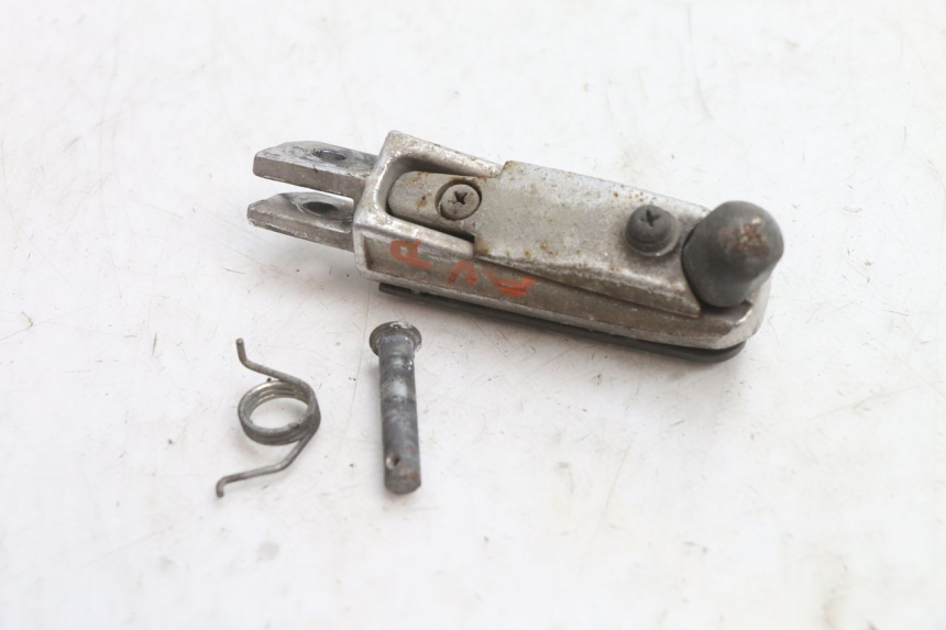 photo de CALE PIED AVANT DROIT YAMAHA FJR 1300 (2001 - 2005) - Zoom état d’usage