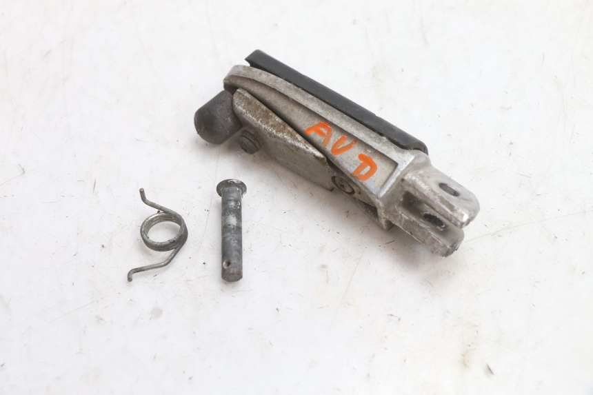 photo de CALE PIED AVANT DROIT YAMAHA FJR 1300 (2001 - 2005) - Autre angle de vue