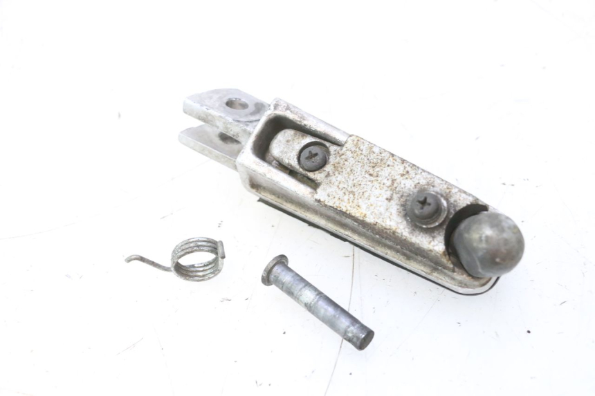 photo de CALE PIED AVANT DROIT YAMAHA FJR 1300 (2001 - 2005) - Gros plan technique