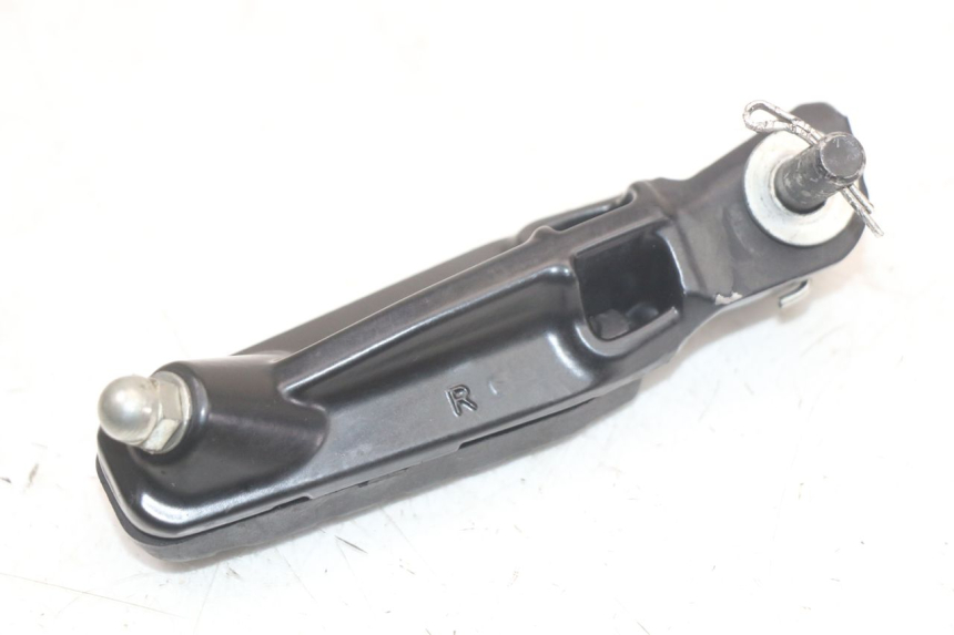 photo de CALE PIED AVANT DROIT HUSQVARNA SVARTPILEN 401 (2018 - 2023) - Gros plan technique