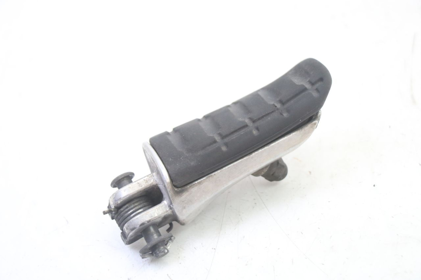 photo de CALE PIED AVANT DROIT HONDA ST PAN EUROPEAN 1300 (2002 - 2013)