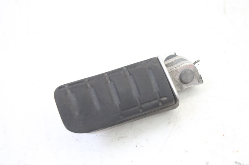 photo de CALE PIED AVANT DROIT HONDA ST PAN EUROPEAN 1300 (2002 - 2013)
