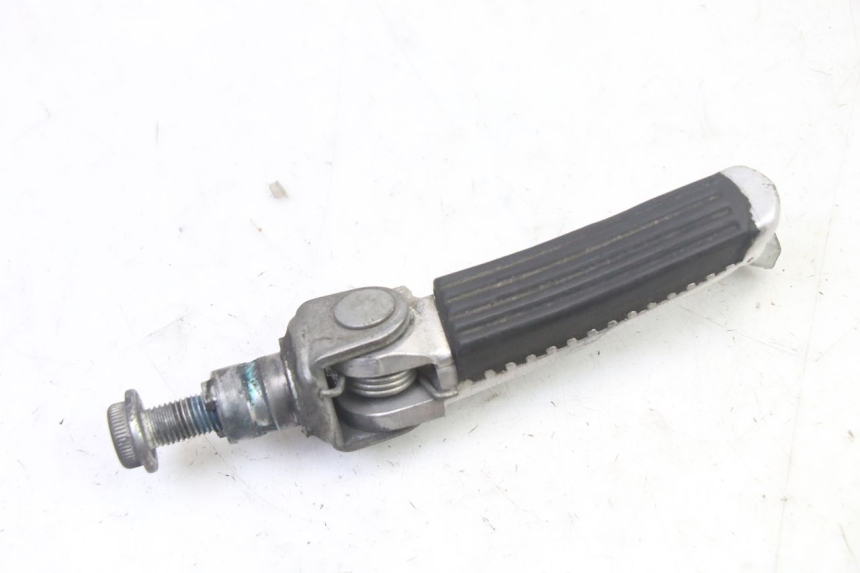 photo de CALE PIED AVANT DROIT SUZUKI SV S 650 (2003 - 2009)