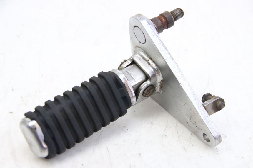 photo de CALE PIED AVANT DROIT HONDA VT C SHADOW 125 (1999 - 2007)