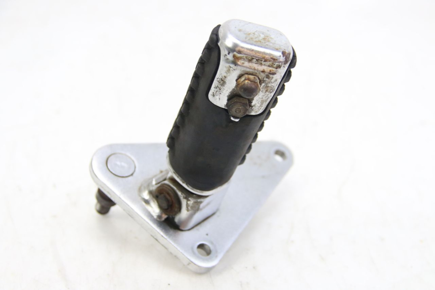 photo de CALE PIED AVANT DROIT HONDA VT C SHADOW 125 (1999 - 2007)