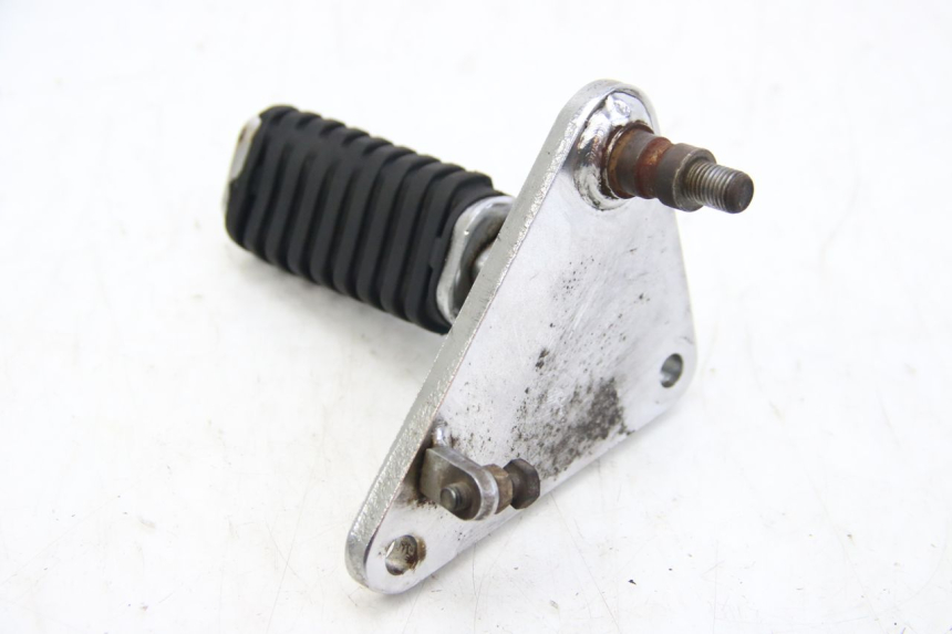 photo de CALE PIED AVANT DROIT HONDA VT C SHADOW 125 (1999 - 2007)