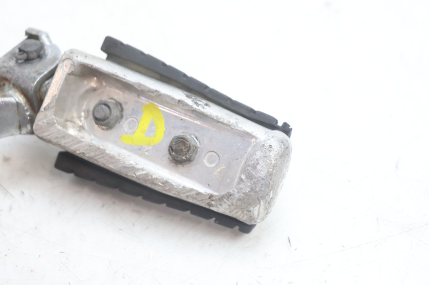 photo de CALE PIED AVANT DROIT YAMAHA XV VIRAGO 535 (1988 - 2004) - Points de fixation