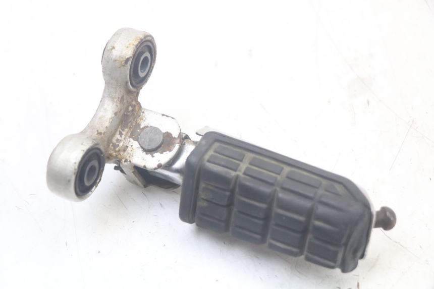 photo de CALE PIED AVANT DROIT YAMAHA FJ 3CX 1200 (1986 - 1996)