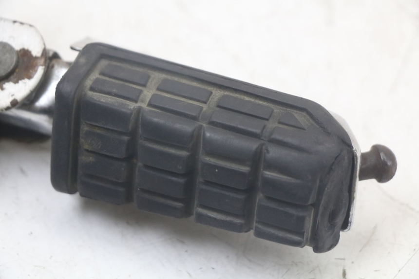 photo de CALE PIED AVANT DROIT YAMAHA FJ 3CX 1200 (1986 - 1996)