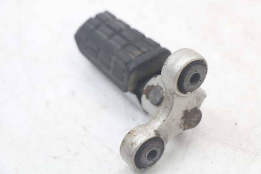 photo de CALE PIED AVANT DROIT YAMAHA FJ 3CX 1200 (1986 - 1996)