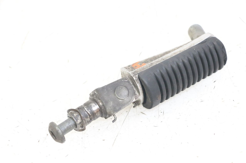 photo de CALE PIED AVANT DROIT YAMAHA FZS FAZER 600 (2001 - 2003)