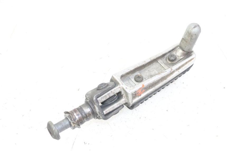 photo de CALE PIED AVANT DROIT YAMAHA FZS FAZER 600 (2001 - 2003)