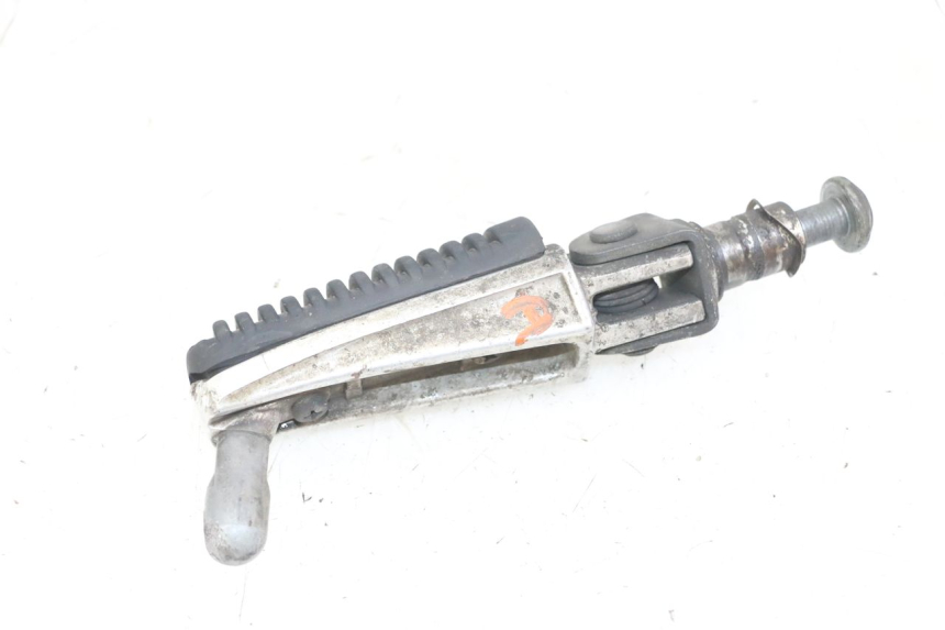 photo de CALE PIED AVANT DROIT YAMAHA FZS FAZER 600 (2001 - 2003)