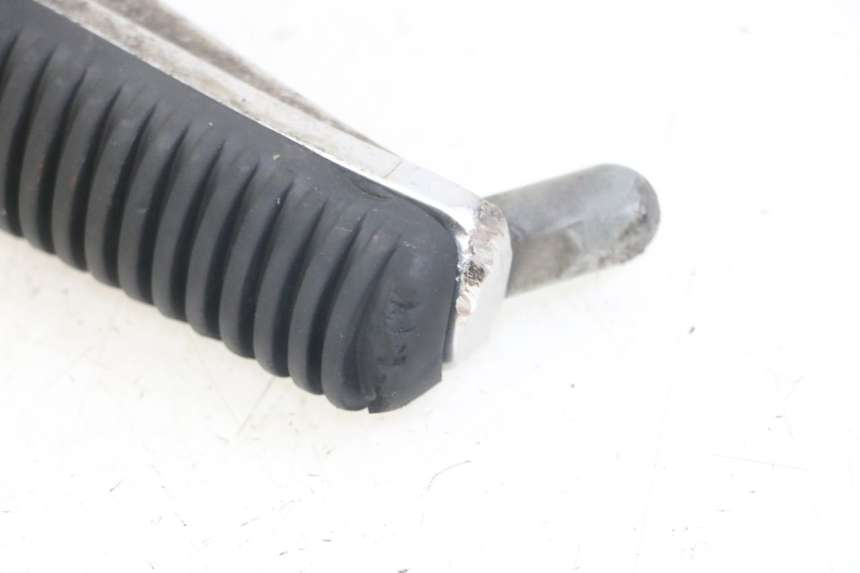 photo de CALE PIED AVANT DROIT YAMAHA FZS FAZER 600 (2001 - 2003)