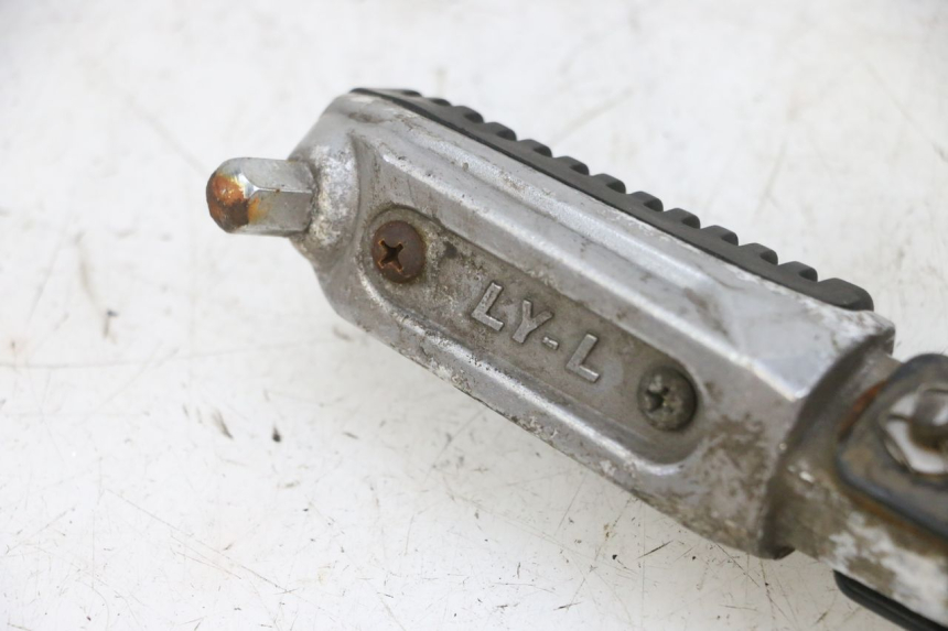 photo de CALE PIED AVANT GAUCHE KSR CODE 125 (2018 - 2020) - Autre angle de vue