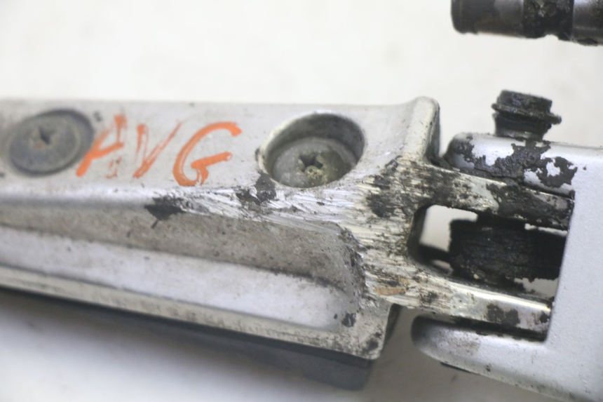 photo de CALE PIED AVANT GAUCHE SUZUKI DL V STROM 1000 (2002 - 2007) - État de surface