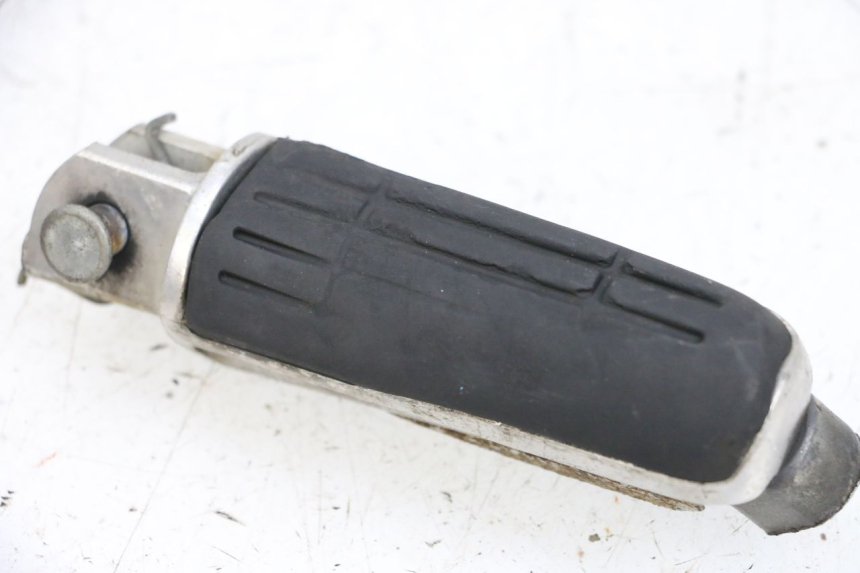 photo de CALE PIED AVANT GAUCHE YAMAHA FJR ABS 1300 (2006 - 2012) - Gros plan technique