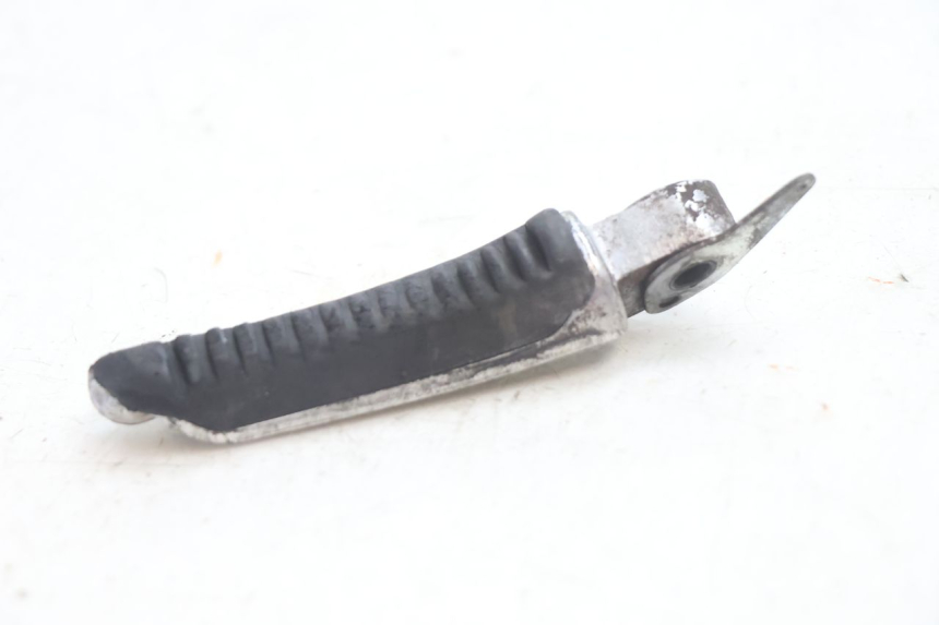 photo de CALE PIED AVANT GAUCHE SUZUKI GSX F GSXF 750 (1988 - 1998) - Zoom état d’usage